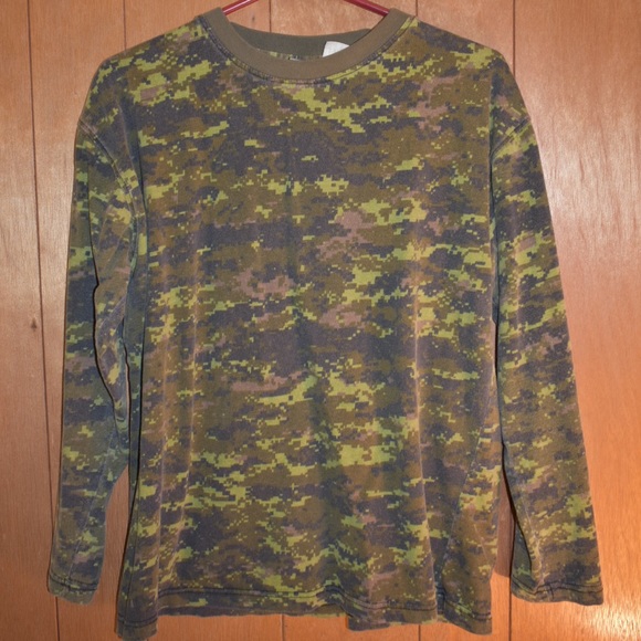 Parklands Canada Other - Parklands Canada Digital Camo Long Sleeve Tee Shirt Size: Small Unisex